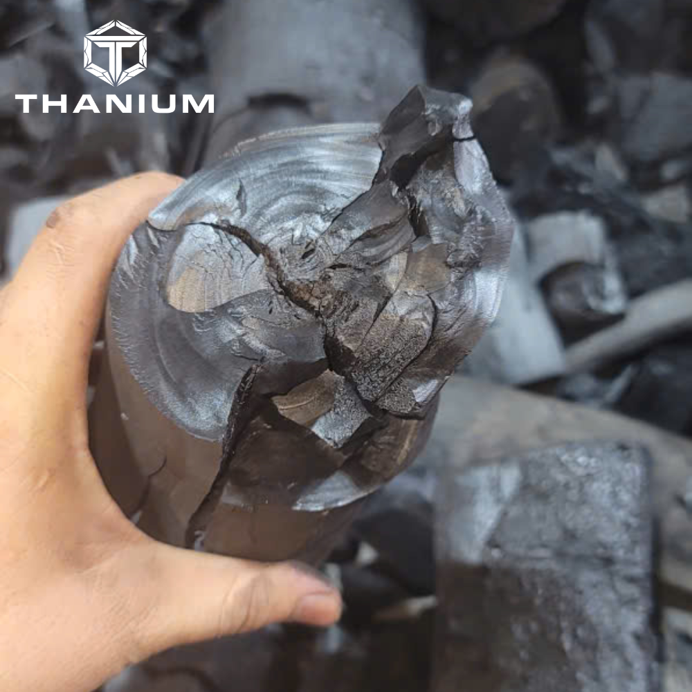 Than củi gỗ rừng lâu năm, chắc chắn, sạch, không khói, ít tro, nhiệt lượng cao